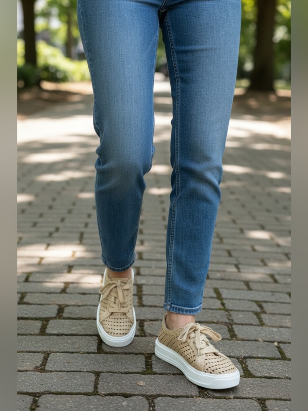 Charles David Women’s 8M Reason Raffia Platform Sneakers Lace Up Textile Upper.
